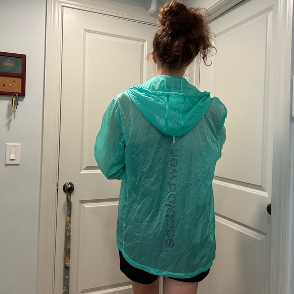 New Balance Light Wind Breaker - Picture 2 of 9